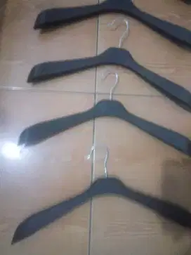 Hanger 10 biji hitam