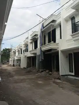 READY Rumah 2 Lantai + Rooftop Jagakarsa Jaksel Jakarta Selatan (SONT)