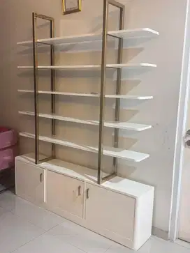 lemari pajangan ex salon kuku
