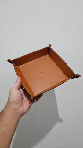Tray kulit tatakan smartphone  warna walnut wood by Pressplay