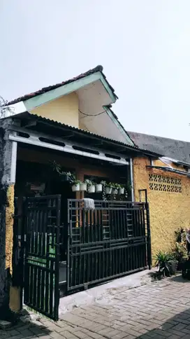 DI JUAL RUMAH DAERAH JATIWARINGIN PONDOK GEDE DEKAT JAKARTA TIMUR.