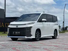 (DP 10JUTA) VOXY 2.0 CVT TSS 2022 MATIC PUTIH WHITE TERMURAH NEGO