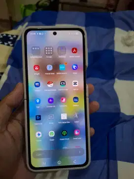 Samsung Z Flip 5 8/256GB Sein Mulus Fullset