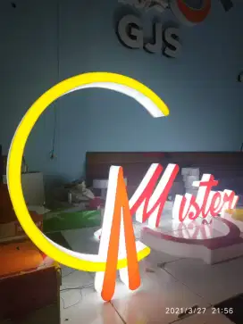 Huruf dan Papan Nama Akrilik