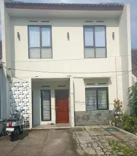 Rumah Tinggal 2 Lantai, 4 Kamar Tidur