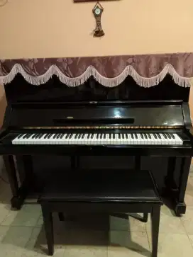 Piano Yamaha UX