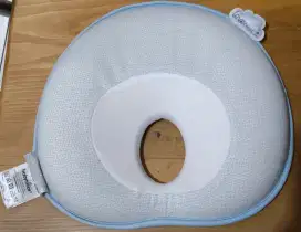 Pillow / Bantal anti peyang merk Babymoov ( Preloved)