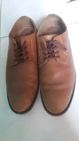 Sepatu bekas ori