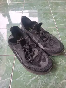 Sepatu Jalan/Sekolah Full Hitam merk Power size 41 (27 cm)