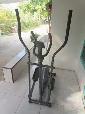 sepeda statis elliptical kinetic ace hardware