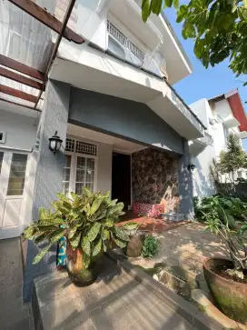 HOT SALE!!RUMAH MEWAH SIAP HUNI LOKASI STRATEGIS AMAN NYAMAN