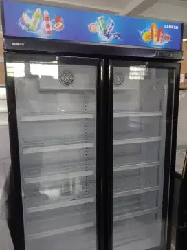 Showcase 2 pintu