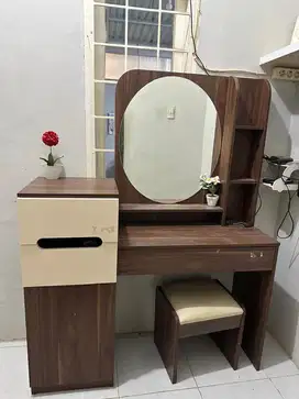 Meja Rias INFORMA