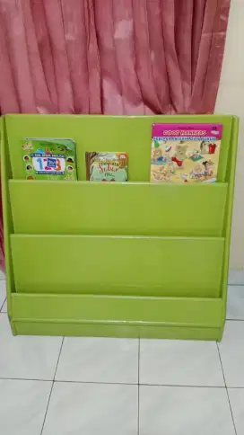 Rak buku kayu susun