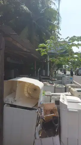 Dibutuhkan teknisi elektronik kulkas dan mesin cuci