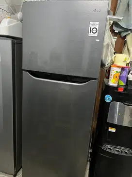 LG Kulkas 2 Pintu Smart Inverter 202 Liter