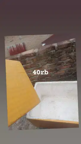 steling kayu tempahan .kursi plastik.terpal