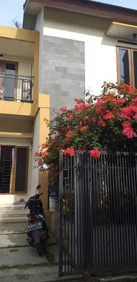 Dijual Rumah Modern  di Komplek Bukit Indah Cihanjuang Cimahi Utara
