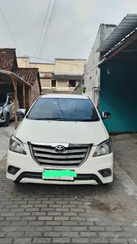 Mobil Kijang Innova Putih 2014