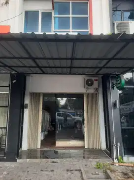 ruko 2 lantai di lokasi strategis dan ramai