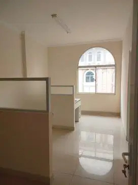 DI JUAL RUKO HOEK 3 ½ LT GREEN LAKE CITY
