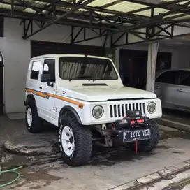 Suzuki Jimny 2000 Bensin