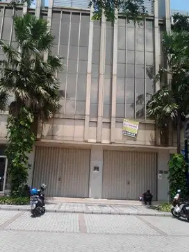 Ruko Gandeng Boulevard Siap pakai di Golf Lake Residence Cengkareng