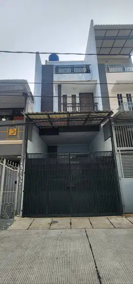 Rumah dijual di Jelambar, Bebas Banjir, Bisa Parkir Mobil