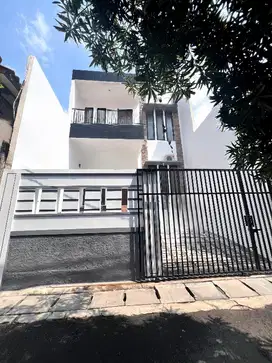 Rumah Minimalis 2 Lantai di BCS – Modern,Cocok untuk Pasangan Muda!
