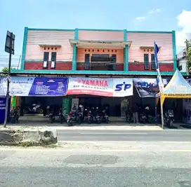 Ruko Tegal Kota Margadana, Strategis pinggir jalan raya pantura