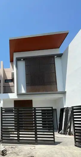 Dijual rumah baru 2 lantai Sutorejo Timur