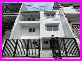 dhyana Rumah full renovasi ukuran 6x13m di Tanjung Duren