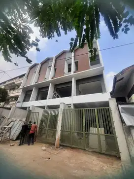 Rumah Baru Jelambar Ada 4 Unit 3,5 Lantai
