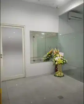 Disewakan Murah Kantor Praxis Surabaya Pusat