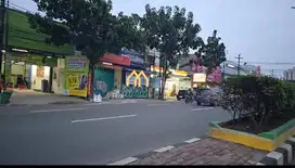 Disewakan Ruko 3 lantai ngantong di jalan raya Serpong