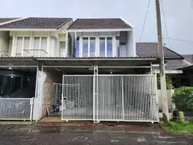 SIAP HUNI TERIMA RENOVASI. RUMAH PANTAI MENTARI KENJERAN. DEKAT MERR