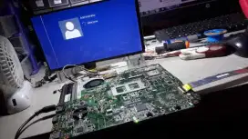 Teknisi Perbaikan Laptop Notebook komputer
