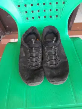 Sepatu running second skechers size 41