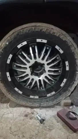 Velg dan ban R20 275/55 copotan terano