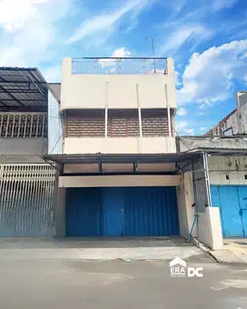 Ruang Usaha 3 Lantai Area Potensial Tengah Kota di Jagalan