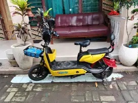 Sepeda listrik apa adanya