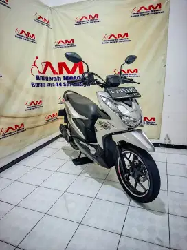 Honda Beat Street Tahun 2022 warna silver