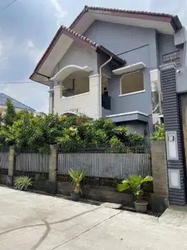 Di Jual Cepat Rumah Besar di Perumahan Taman Galaxy Bekasi Selatan