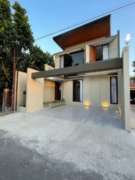 Rumah Mewah Maguwoharjo Dekat SD Budi Mulia