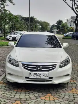 HONDA ACCORD VTIL AT 2011 PUTIH