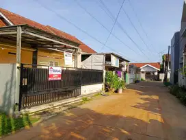 Rumah strategis dekat Tol dikomplek Mampang Indah 2 Depok