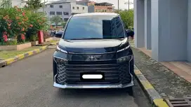 Km 9 rb toyota voxy tss 2022 hitam pajak panjang tangan pertama
