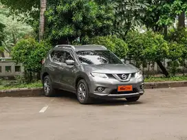 NISSAN X-TRAIL 2.5 AT WARNA ABU ABU TAHUN 2015