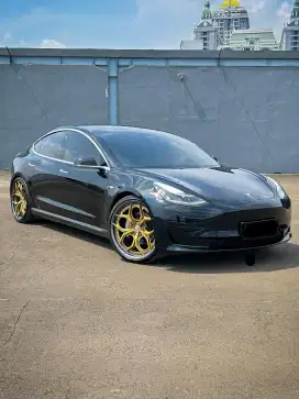 Tesla Model 3 Performance 2021 / Long Range 500 KM / Low KM