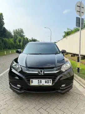 Honda HRV 1.5 E CVT Hitam 2015  city c 200 cgi glory confero yaris crv